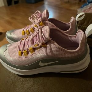 Nike air max youth size 5. They fit like a women’s size 7.